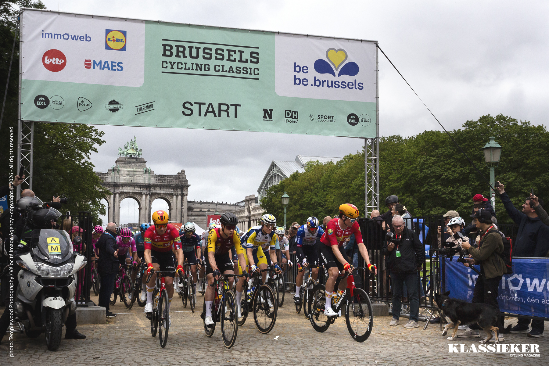 Riders roll over the start line in front of the Cinquantenaire Arch as they set off on the 2026 Brussels Cycling Classic