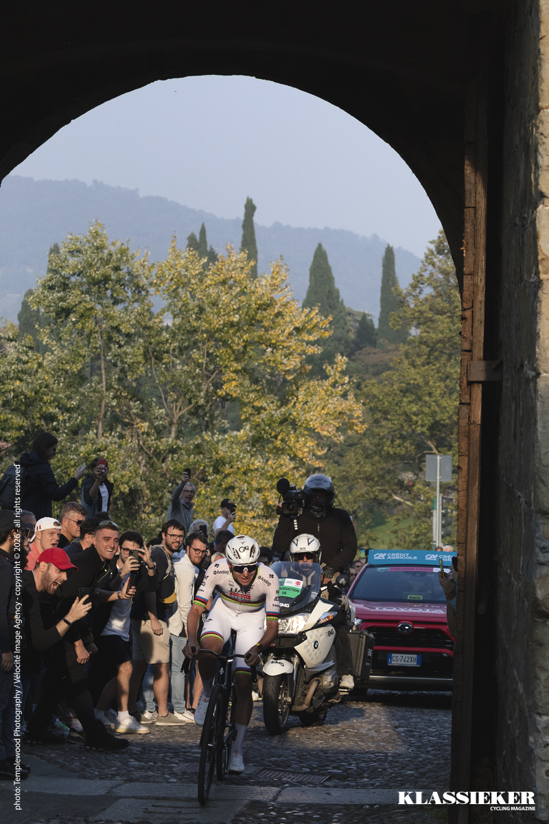 Il Lombardia 2025 - Tadej Pogačar is illuminated by late afternoon sunlight as he passes through the ancient gateway of Porta San Lorenzo