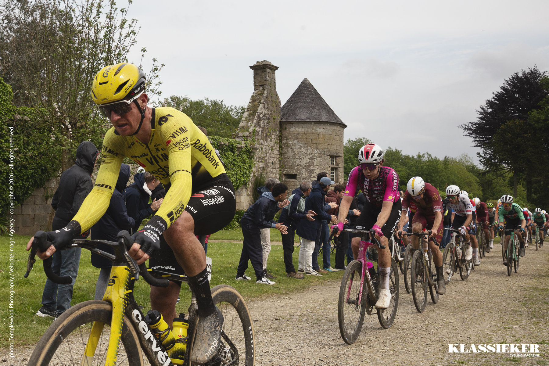 Filippo Fiorelli of Team Visma - Lease a Bike on the Keradraon ribin in front of Château de Kerouartz