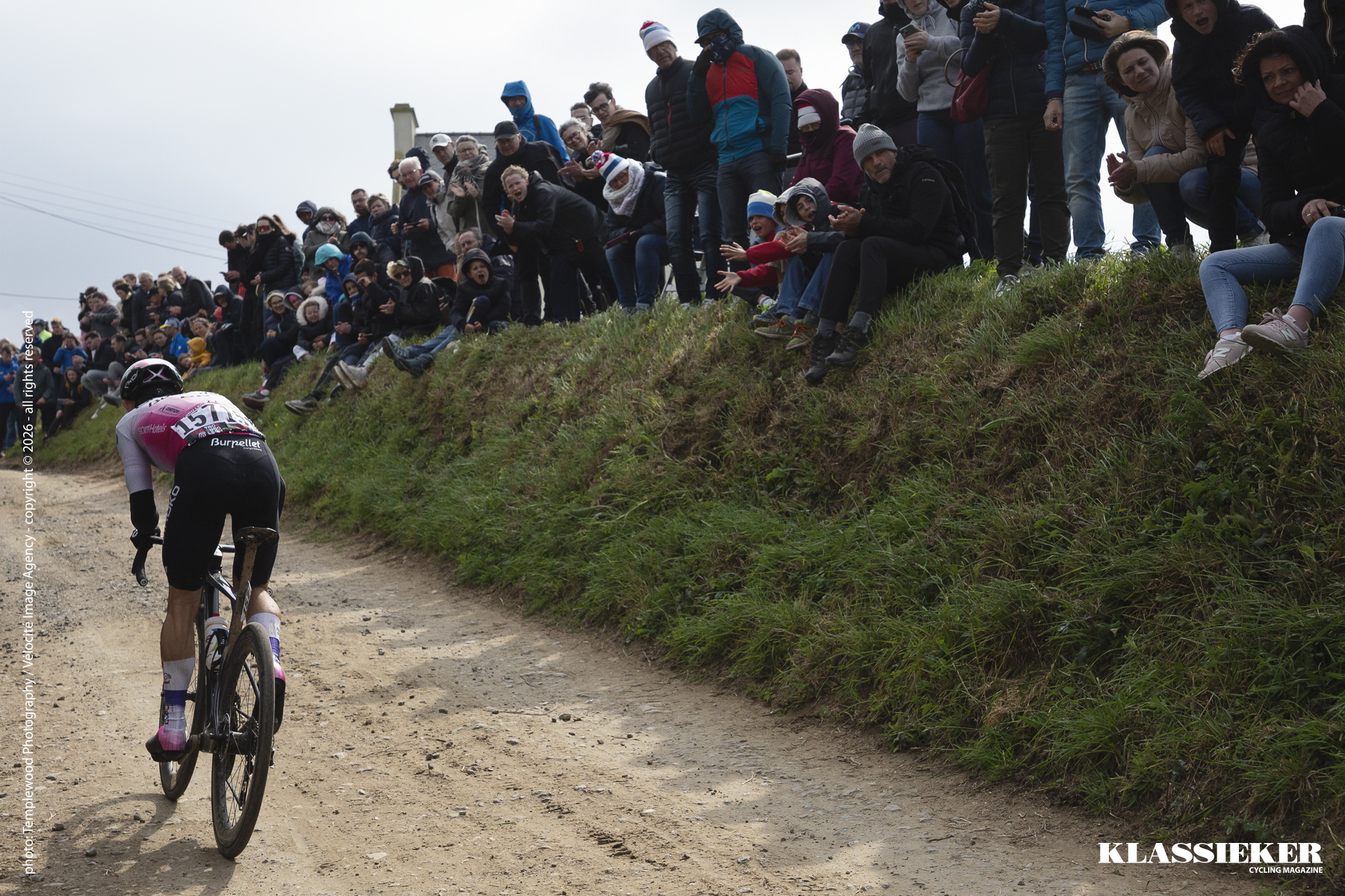 Tro Bro Leon 2026 - Lorenzo Quartucci of Burgos Burpellet BH seen from behind as he climbs past fans on steep banks at the side of the track