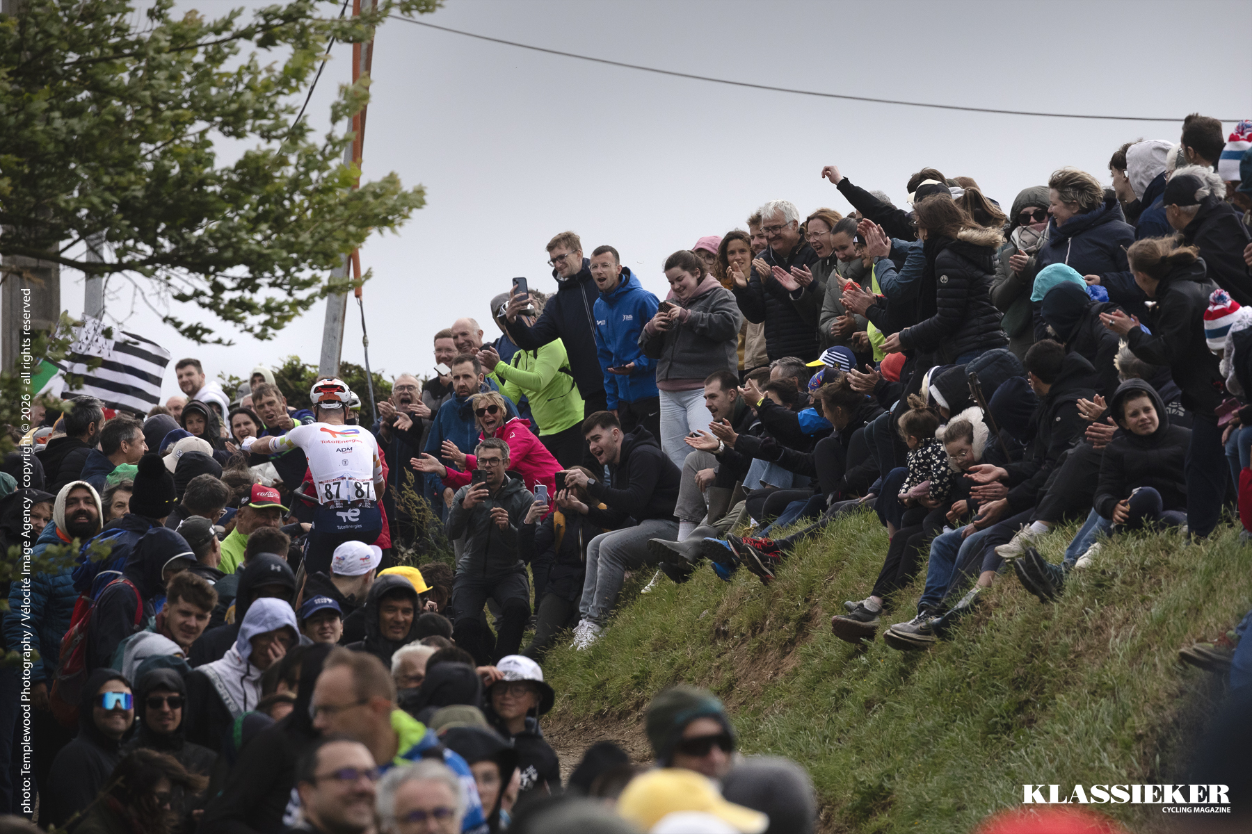 Tro Bro Leon 2026 - Pierre Thierry of TotalEnergies pulls a wheelie in the mass of fans on the final climb of the race